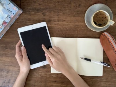 豊田市・名古屋市の派遣会社エイチアールテクノのご案内するタブレットイメージ